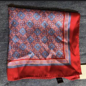 NWT Bloomingdales 100% silk rep pattern pocket square